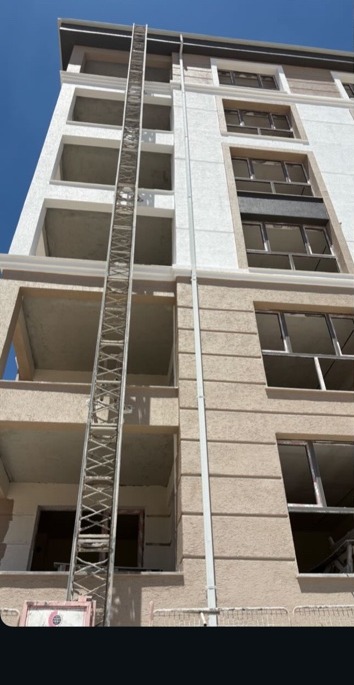 Apartman dış cephe yağmur iniş detayı